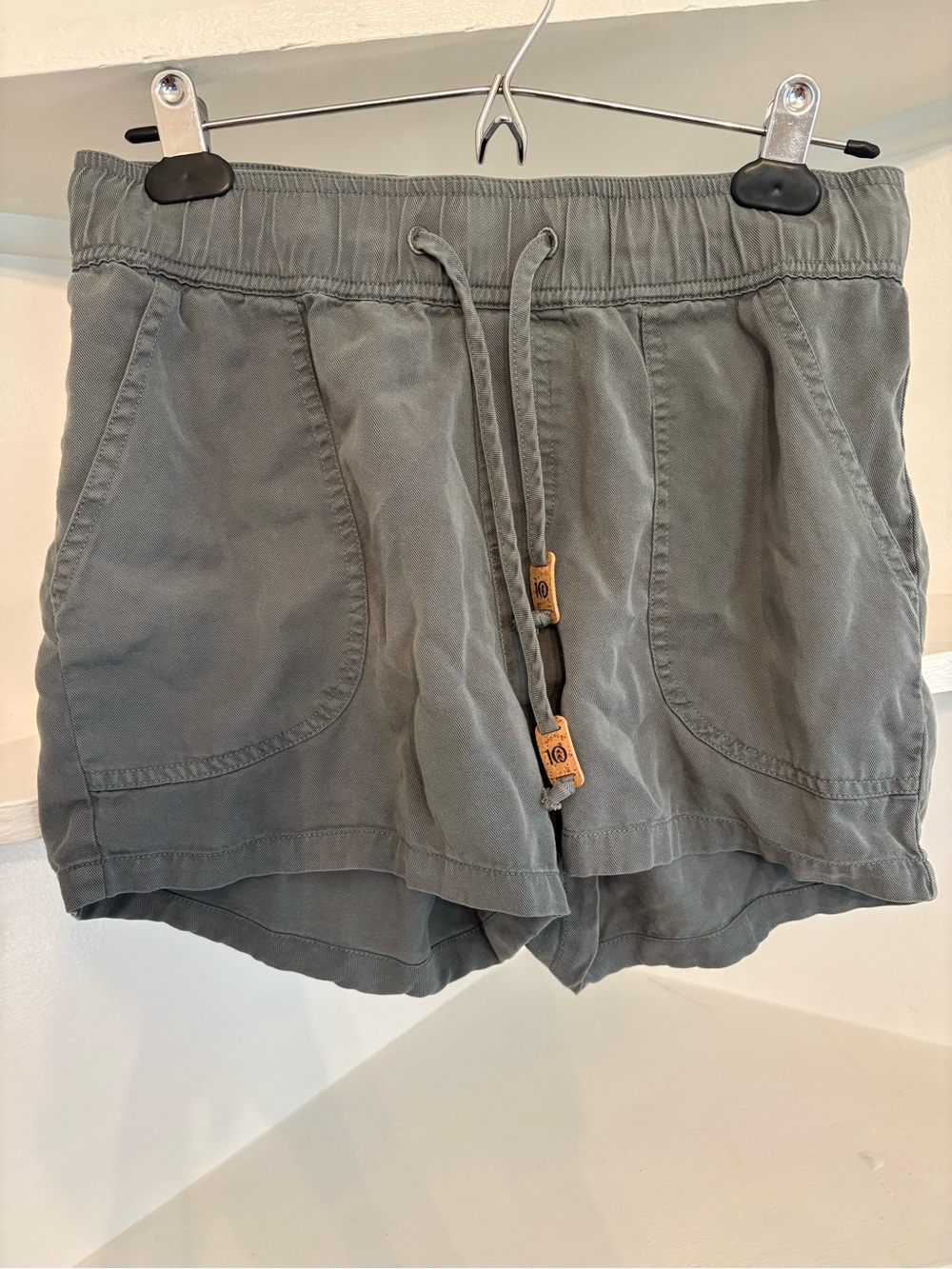 Women’s Green Drawstring Elastic Waist Shorts